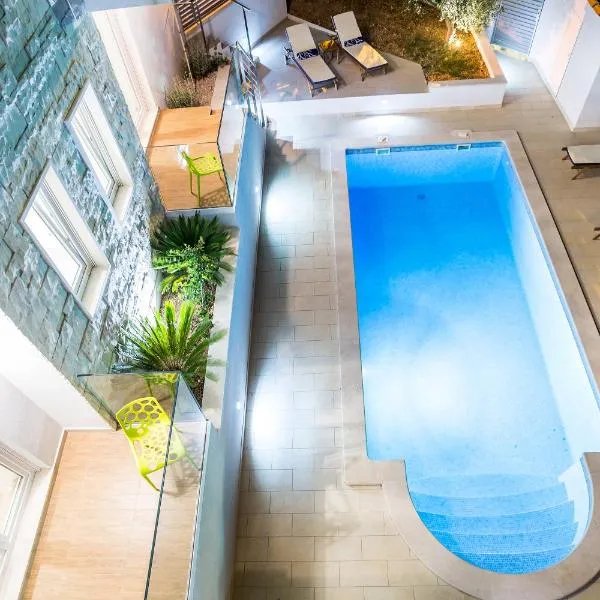 Villa Blanka for 12 O wnersadvert, hotel in Bol