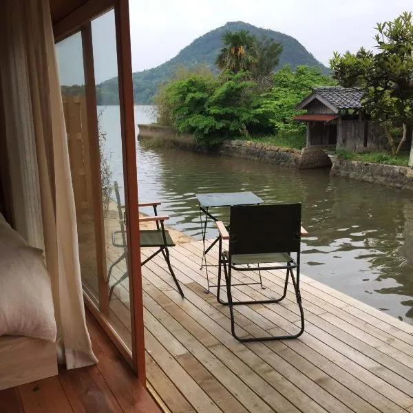 Waterside Cottage Heron, hotel en Shioe