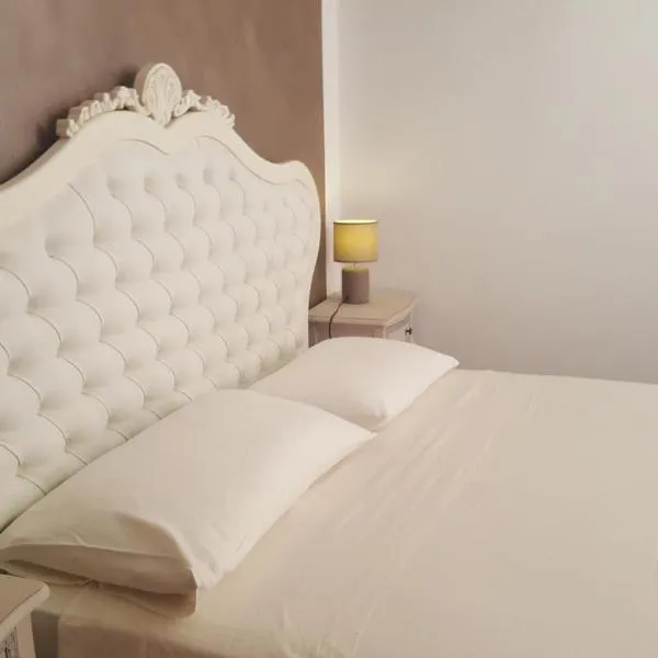 Residenza Via Rocca Tre, hotel a Lazise