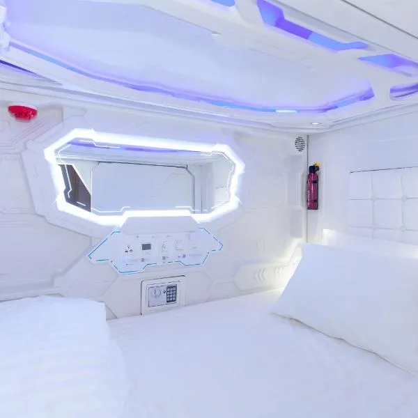 Avagard Capsule Hotel - Suvarnabhumi Airport: Samut Prakan şehrinde bir otel