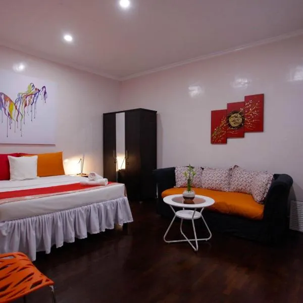 HalfWay House Hostel Mactan Cebu Airport, hotel in Mactan