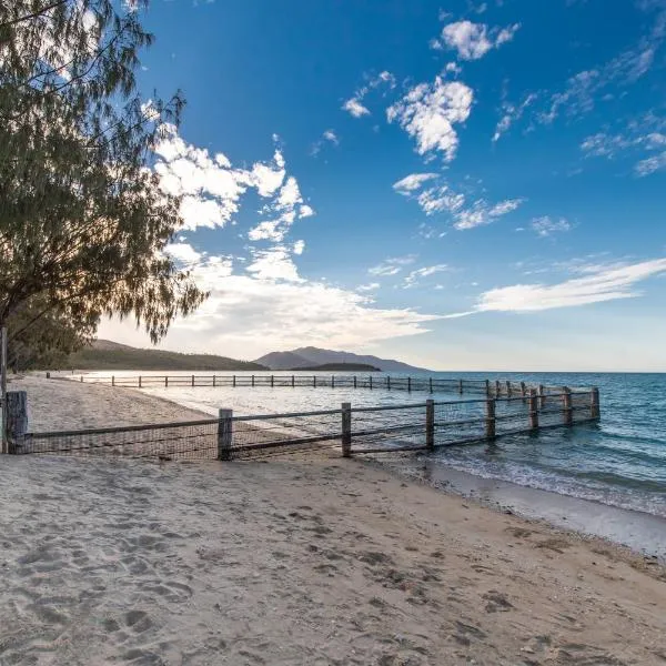 Birdsong House- Dingo Beach, hotel in Hideaway Bay