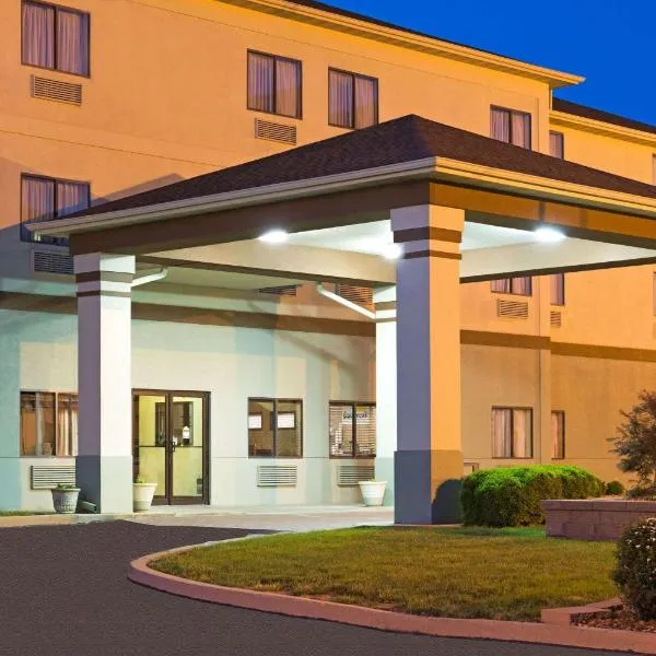 Days Inn by Wyndham Collinsville St Louis, hotel em Maryville