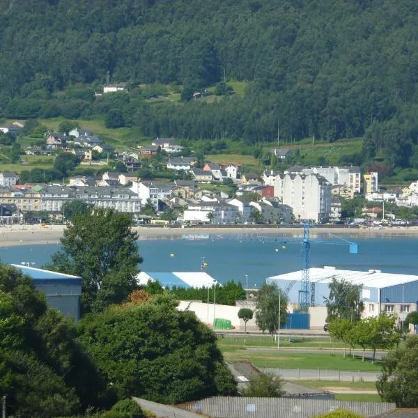 piso con vistas a la ria de Viveiro, hotel a Cillero