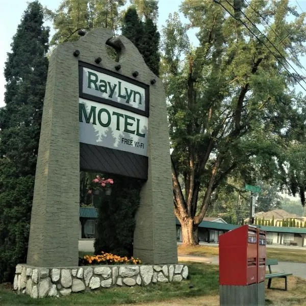 Ray Lyn Motel, hotel di Trail
