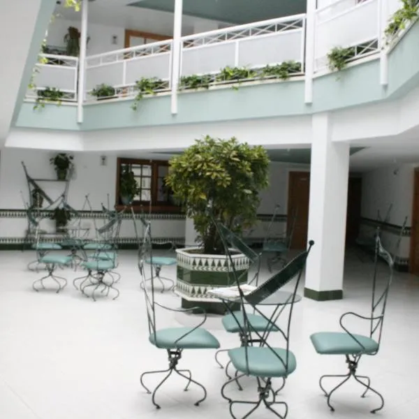 El Paso, hotel v destinaci Águilas