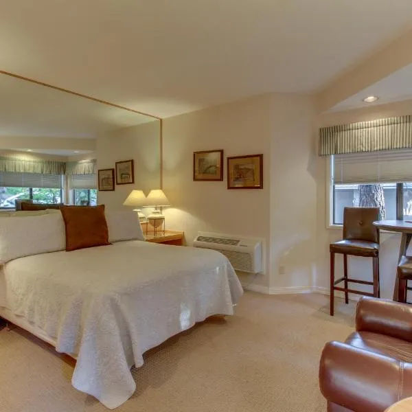 Seclusion in Century West, hotel in Bend