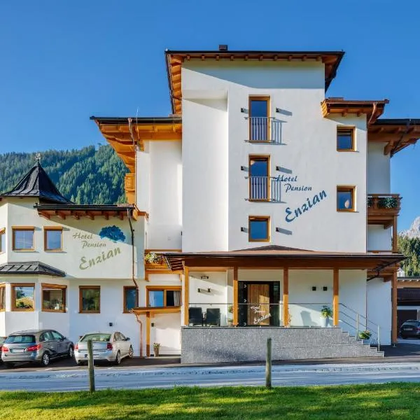 Hotel Enzian: Pertisau şehrinde bir otel