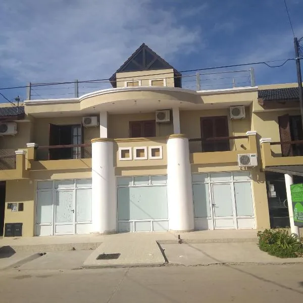 Hotel Gallone Memorial y Apart，Alejandro Roca的飯店