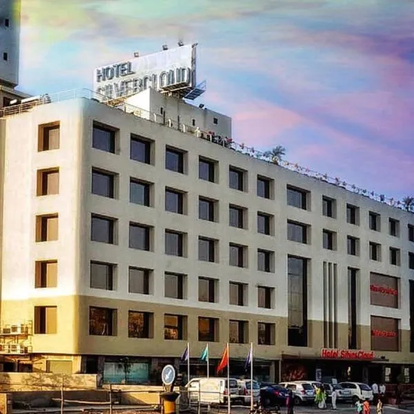 SilverCloud Hotel and Banquets, viešbutis Ahmadabade