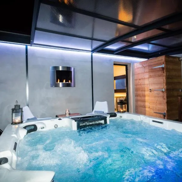 Chambres d'hotes Deluxe Jacuzzi Mas de l'Etoile – hotel w mieście Aigues-Mortes