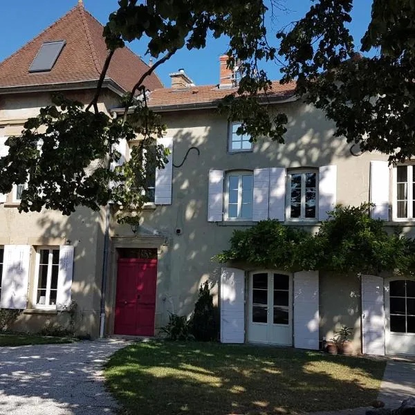 Chambres d'hôtes Du Goût et des Couleurs، فندق في غريناي