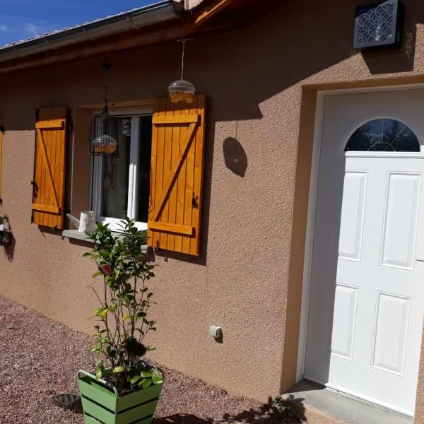 Chez isa, hotel em Massilly