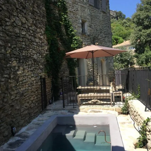 La Calade, maison de village, hotel v destinaci Gordes