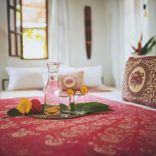 Encantada Ocean Cottages, hotel in Esterillos Este