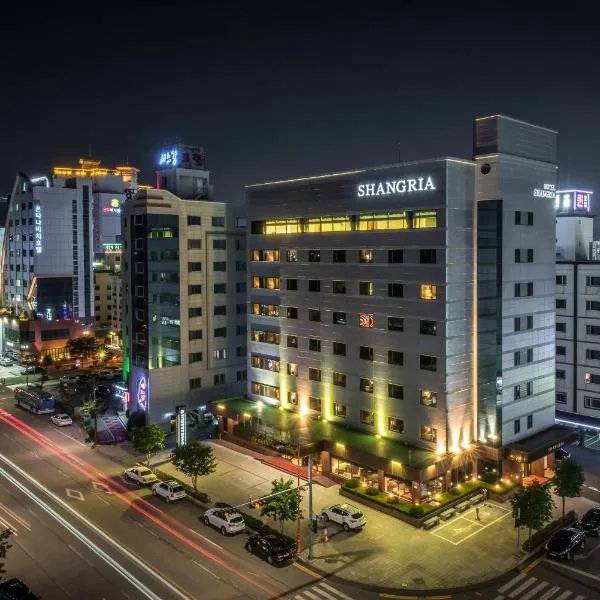 Shangria Beach Tourist Hotel, hotel in Taeban-dong