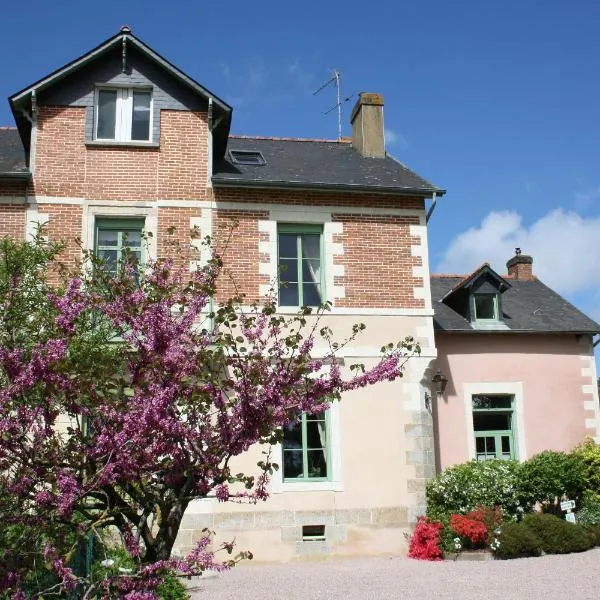 Chambres d'Hôtes du Chalet de Caharet, hotel v destinaci Pipriac