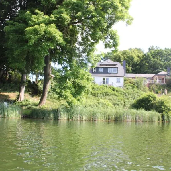 Ferienhaus direkt am Schmalensee, khách sạn ở Bornhöved