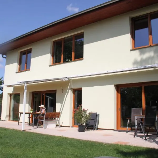 Lovely apartment, Garden, Parking, Wifi, Netflix, hotel in Prague