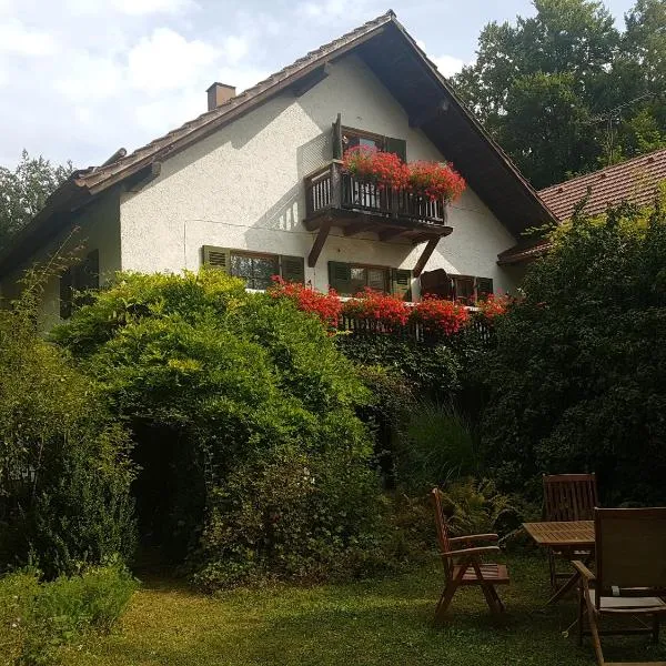 Martina's place, hotel in Rottenbuch