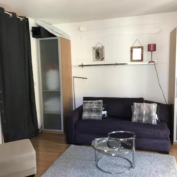 MyHome - Plein Soleil 47 - Studio cabine 4 pax skis aux pieds Val Claret、ティーニュのホテル