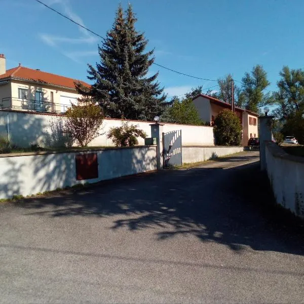 Chambres des arrys, hotel v destinaci Bas-en-Basset