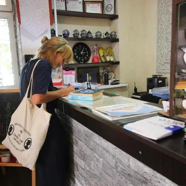Apple Hostel Bishkek, khách sạn ở Bishkek