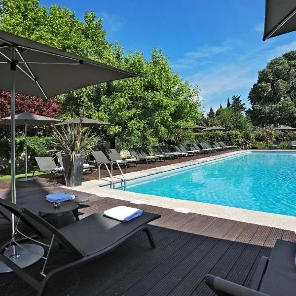Le Prieure – hotel w mieście Villeneuve-lès-Avignon