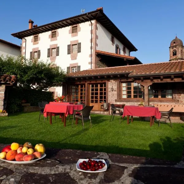 Casa Rural Zigako Etxezuria, מלון בGarzáin