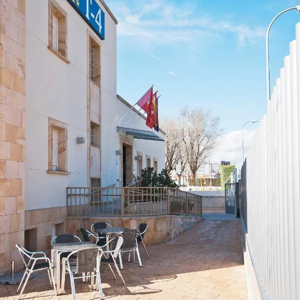 Hostal T4, hotel in Paracuellos de Jarama