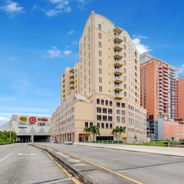 Dadeland Towers by Miami Vacations, hótel í South Miami