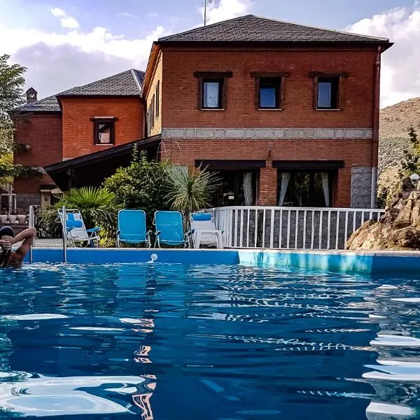 Hotel Rural Don Burguillo, hotel v destinaci El Tiemblo