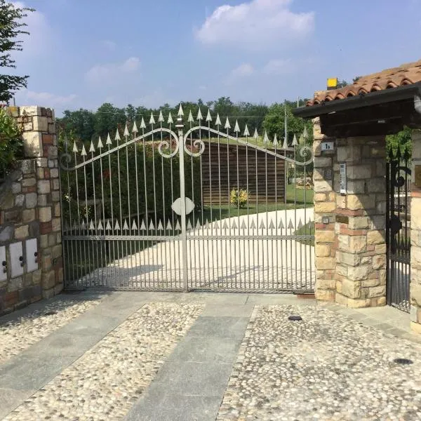 B&B CORTE SANT'ANGELO, hotel v destinaci Passirano