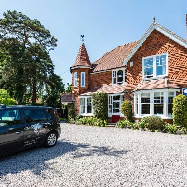 The Lawn Guest House Gatwick, hotel in Horley