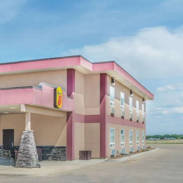 Super 8 by Wyndham Innisfail: Innisfail şehrinde bir otel