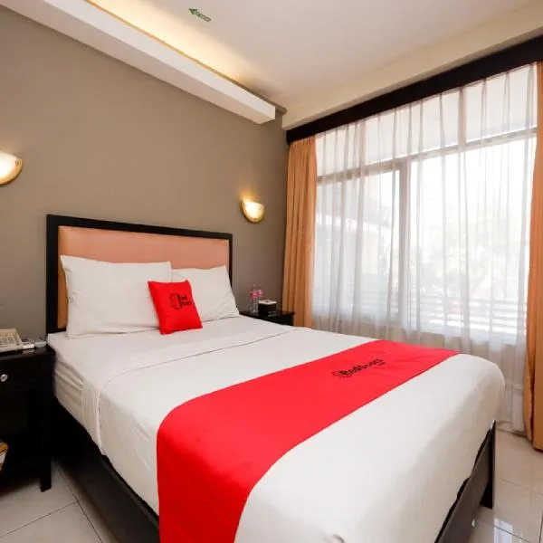 RedDoorz Plus @ Singosari Raya, hotel in Semarang