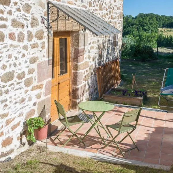 Les Granges De Cassard, hotel v destinácii Anglars