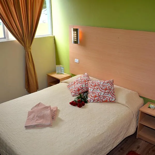 Hostal Terra 3 - BASE AÉREA, hotel in Quito