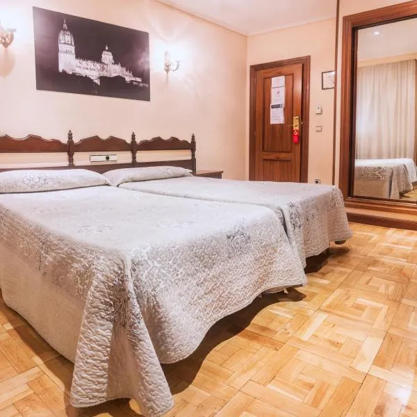 Hotel Residencia Castellano I, готель у місті Villares de la Reina