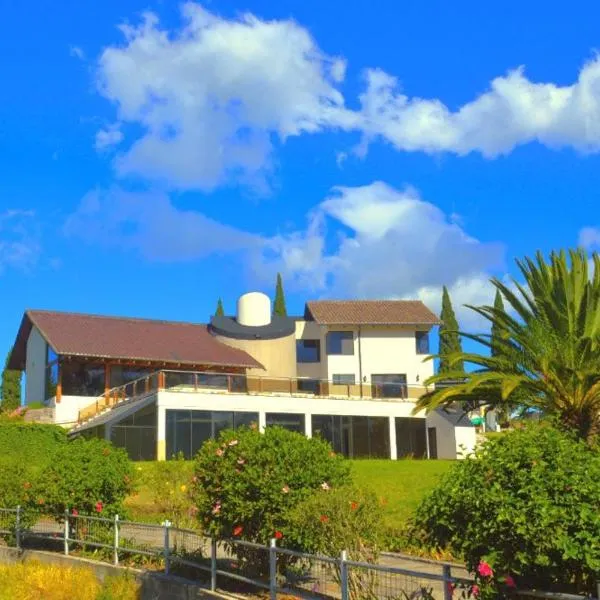 Quito Airport Suites Hotel, hótel í Tababela