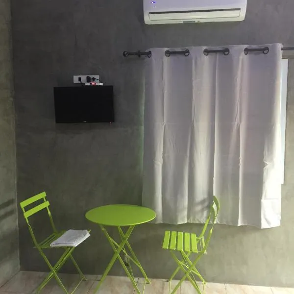 เจิดจรัสรีสอร์ทโรงแรม24ชม, hotel v destinaci Chonburi
