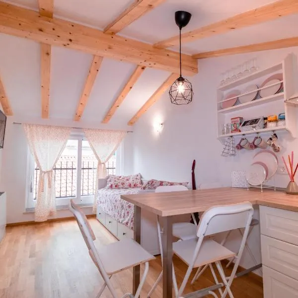 Apartments Pia, hotel di Piran