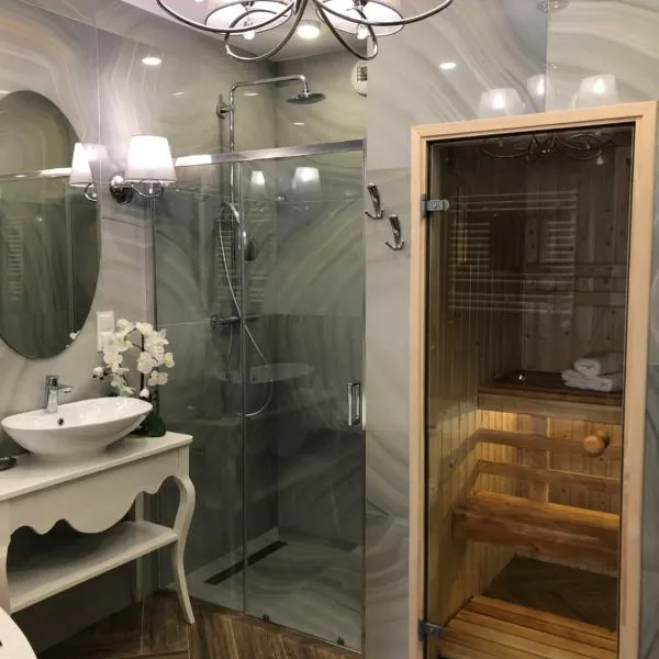 Family & Business Sauna Apartments No1 Leśny nad Zalewem Cedzyna Unikat - 3 Bedroom with Private Sauna, Bath with Hydromassage, Terrace, Garage, Catering Options，Krajno Pierwsze的飯店