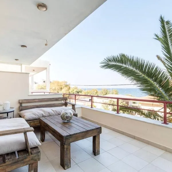 Savva's Surf House, hotel in Artemida
