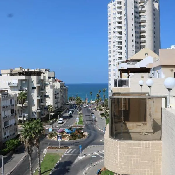 Beutifull view of batyam, hotelli kohteessa Bat Yam