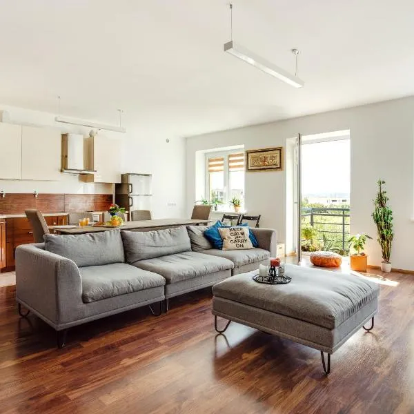 #inVilnius - Spacious & Bright 1BDR Apartment Shopping District with Parking、ヴィリニュスのホテル