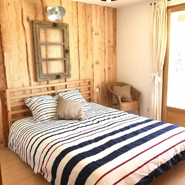 Chambres d'Hôtes La Téouleyre – hotel w mieście Saint-Julien-en-Born