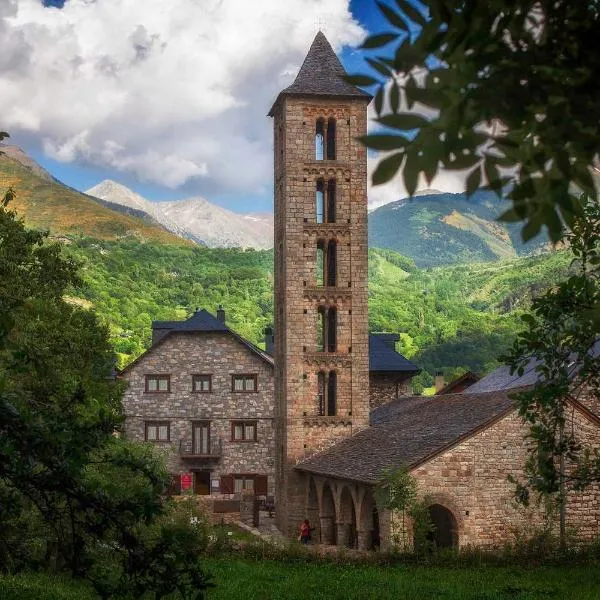 Hostal La Plaça, hotel v destinaci Erill la Vall
