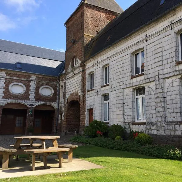 le chateau de PENIN, hotel in Warlincourt-lès-Pas