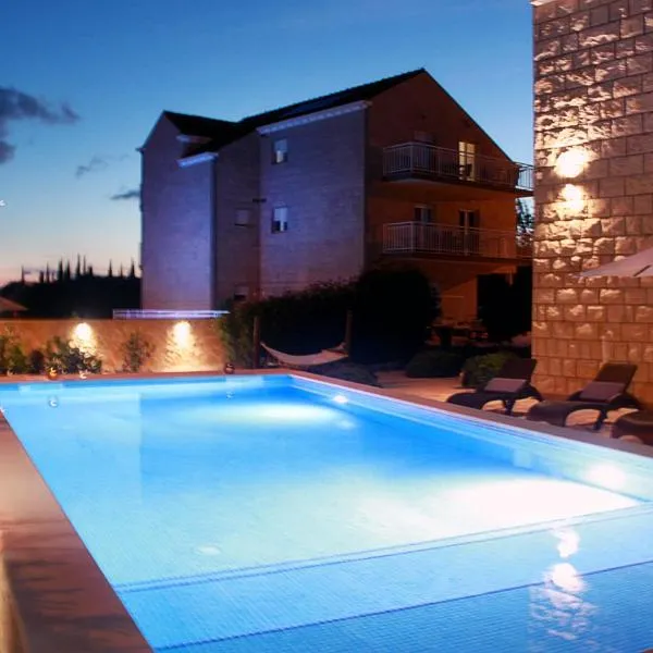 Villa Grand Pinea, hotel v destinaci Čilipi